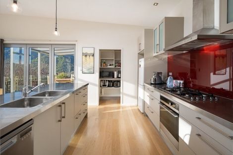 Photo of property in 33 Harbour View Heights, Picton, 7220