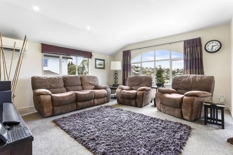 Photo of property in 70 Saddleback Rise, Murrays Bay, Auckland, 0630