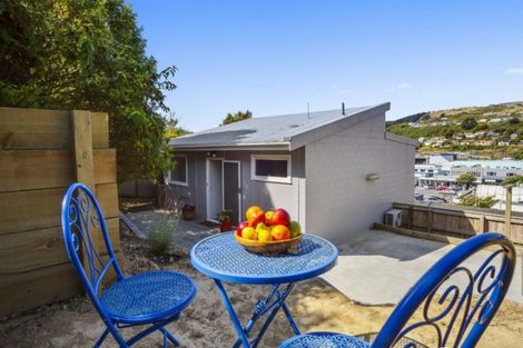 Photo of property in 6b Rewa Terrace, Tawa, Wellington, 5028