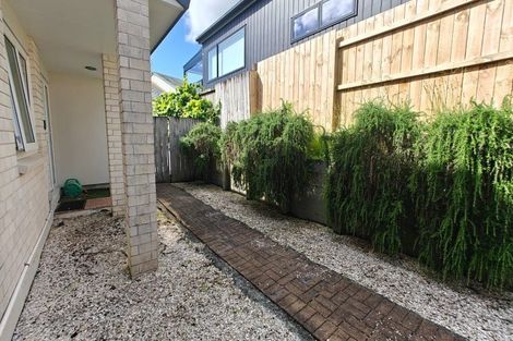 Photo of property in 31 Mandeville Place, Unsworth Heights, Auckland, 0632