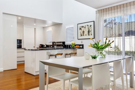 Photo of property in 111a Saint Andrews Square, Strowan, Christchurch, 8052