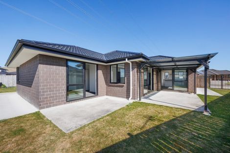 Photo of property in 26 Sardinia Grove, Fitzherbert, Palmerston North, 4410