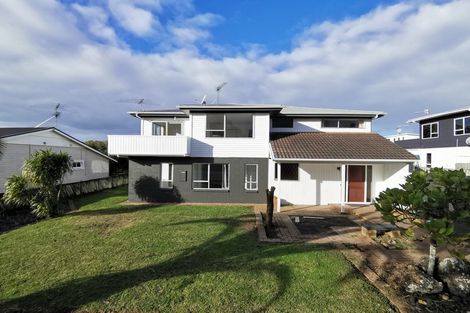 Photo of property in 1/11 Park Avenue, Northcote, Auckland, 0626