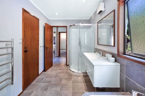 Photo of property in 3 Valdese Rise, Browns Bay, Auckland, 0630