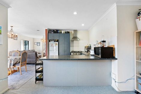 Photo of property in 9 Tussock Avenue, Mangere, Auckland, 2022