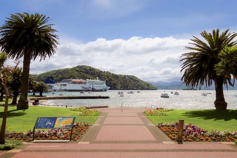 Photo of property in 65 Broadway, Picton, 7220