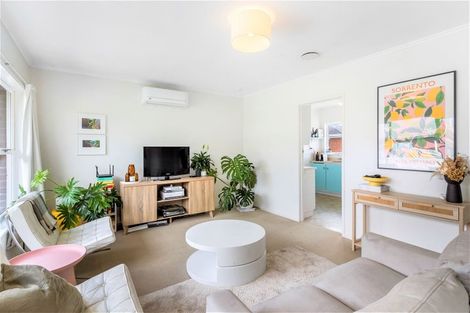 Photo of property in 2/24 Inverness Road, Browns Bay, Auckland, 0630