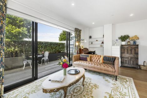 Photo of property in Frank Sargeson Apts, 4/80g Anzac Street, Takapuna, Auckland, 0622