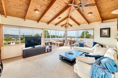 Photo of property in 23 Knights Road, Rothesay Bay, Auckland, 0630