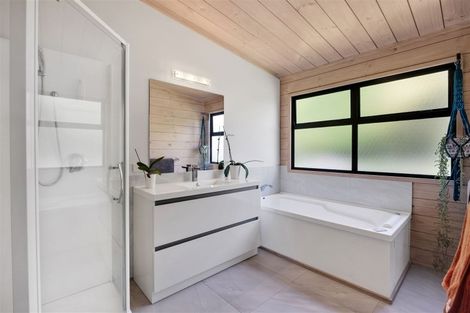 Photo of property in 11 Highfield Place, Highlands Park, New Plymouth, 4312