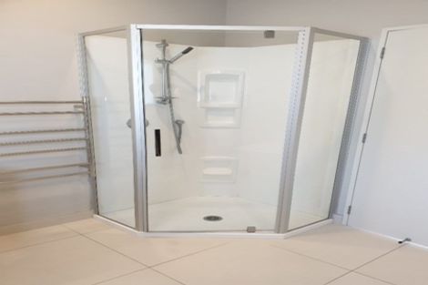 Photo of property in 34a Divich Avenue, Te Atatu South, Auckland, 0610