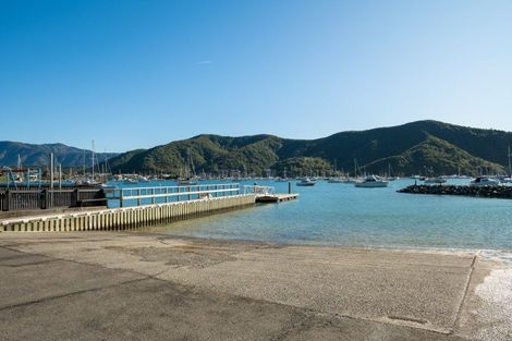 Photo of property in 27 Amelia Crescent, Waikawa, Picton, 7220