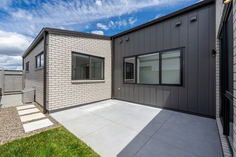 Photo of property in 55 Parkmore Drive, Rosehill, Papakura, 2113