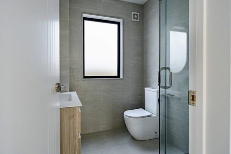 Photo of property in 18a Edgware Road, West Harbour, Auckland, 0618