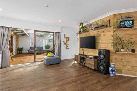 Photo of property in 2/26 Forest Hill Road, Henderson, Auckland, 0612