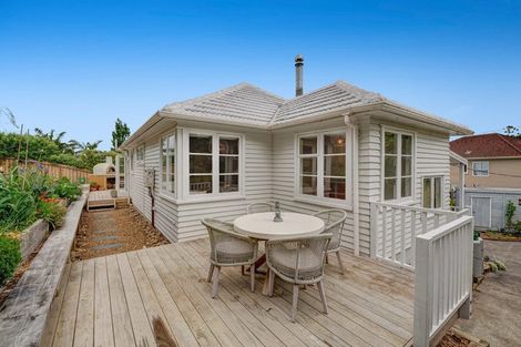 Photo of property in 10 St James Avenue, Helensville, 0800
