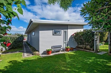 Photo of property in 4 Resolution Place, One Tree Point, 0118