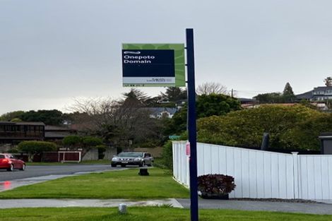 Photo of property in 14 Tarahanga Street, Northcote, Auckland, 0627