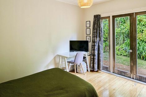 Photo of property in 11 Alexandra Road, Roseneath, Wellington, 6021