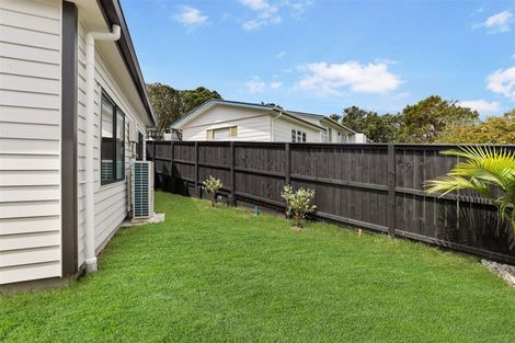 Photo of property in 5b Woodhouse Place, West Harbour, Auckland, 0618