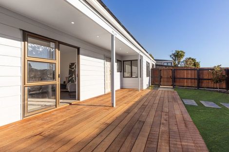 Photo of property in 102 Langdale Avenue, Paraparaumu, 5032