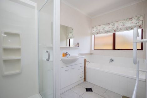 Photo of property in 8 Harris Place, Ngatea, 3503