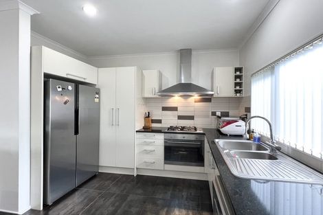 Photo of property in 22 Mulroy Place, Pinehill, Auckland, 0632