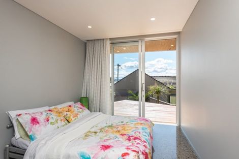 Photo of property in 314a Queens Drive, Lyall Bay, Wellington, 6022