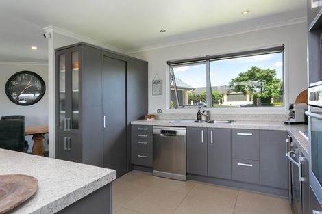 Photo of property in 8 Twin Willow Close, Cambridge, 3434