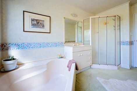 Photo of property in 32 Reeve Drive, Havelock North, 4130