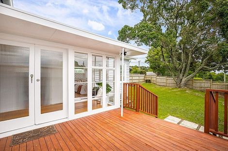 Photo of property in 10 West Lynn Road, Titirangi, Auckland, 0604