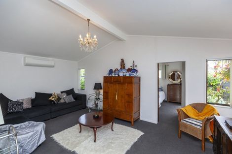 Photo of property in 15a Rosebank Grove, Waikanae, 5036