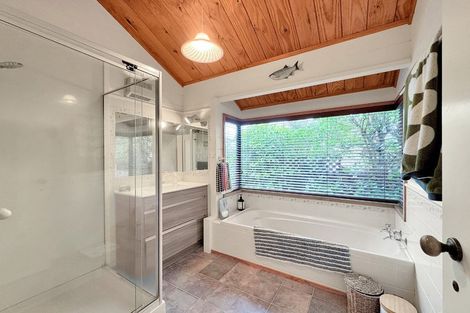 Photo of property in 123 Marine Parade, Eastbourne, Lower Hutt, 5013