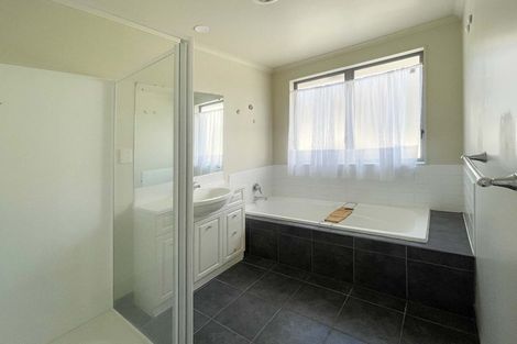 Photo of property in 25 Figaro Crescent, Takanini, 2112