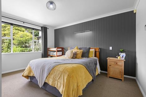 Photo of property in 11 Durham Crescent, Palmerston North, 4414