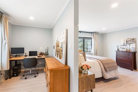 Photo of property in 33d Wairau Road, Forrest Hill, Auckland, 0627