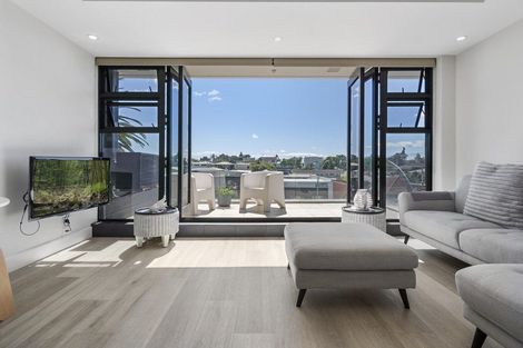 Photo of property in Customhouse Apartments, 314l Maunganui Road, Mount Maunganui, 3116