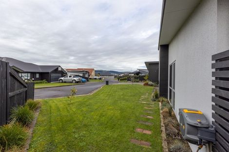 Photo of property in 6 D'urville Place, Kelvin Grove, Palmerston North, 4414
