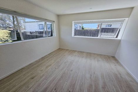 Photo of property in 69a Farquhar Road, Glendene, Auckland, 0602