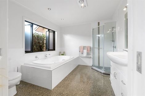 Photo of property in 15 Malbec Place, Rototuna, Hamilton, 3210