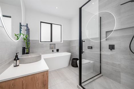 Photo of property in 3 Stow Place, Henderson, Auckland, 0612