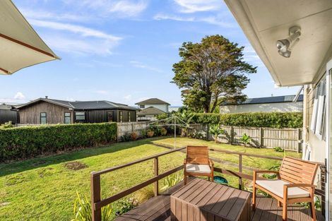 Photo of property in 11 Karoro Road, One Tree Point, 0118