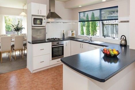 Photo of property in 10 West Fairway, Golflands, Auckland, 2013