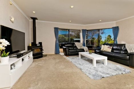 Photo of property in 48 Waldorf Crescent, Orewa, 0931