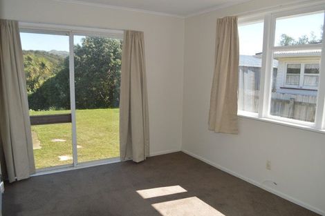 Photo of property in 100 Sievers Grove, Cannons Creek, Porirua, 5024