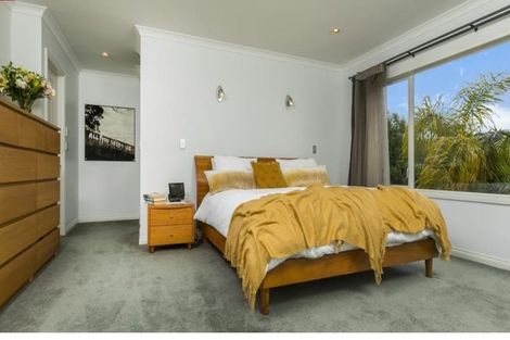 Photo of property in 2 Oscar Road, Greenhithe, Auckland, 0632