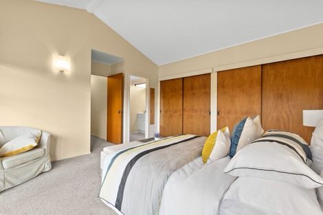 Photo of property in 487a Beach Road, Murrays Bay, Auckland, 0630