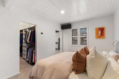 Photo of property in 32 Evergreen Place, Sunshine Bay, Queenstown, 9300