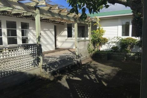 Photo of property in 37a Luckens Road, West Harbour, Auckland, 0618