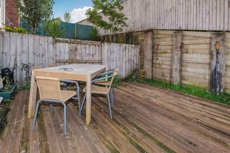 Photo of property in 28 Verdale Circle, Glen Eden, Auckland, 0602